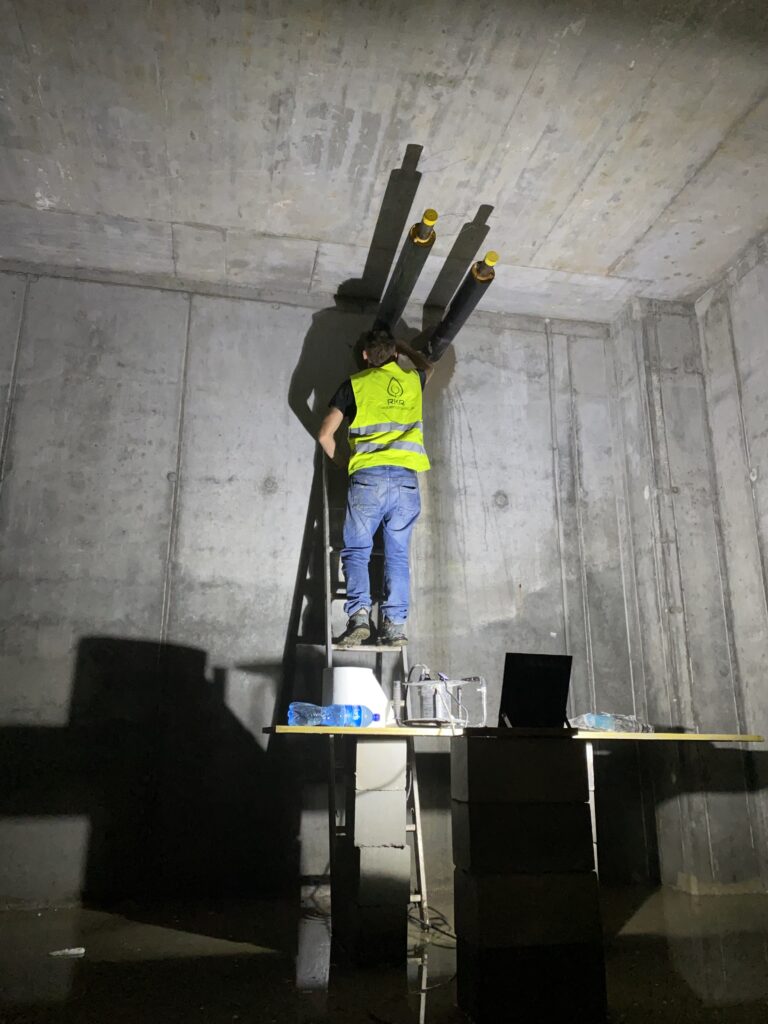 uszczelnienie przejścia rur przez ścianę garażu 3 Maja Kraków